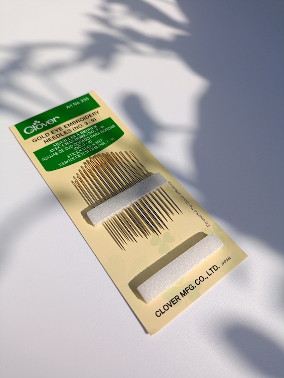Иглы для вышивки Clover с позолоченной головкой (№ 3–9) 
