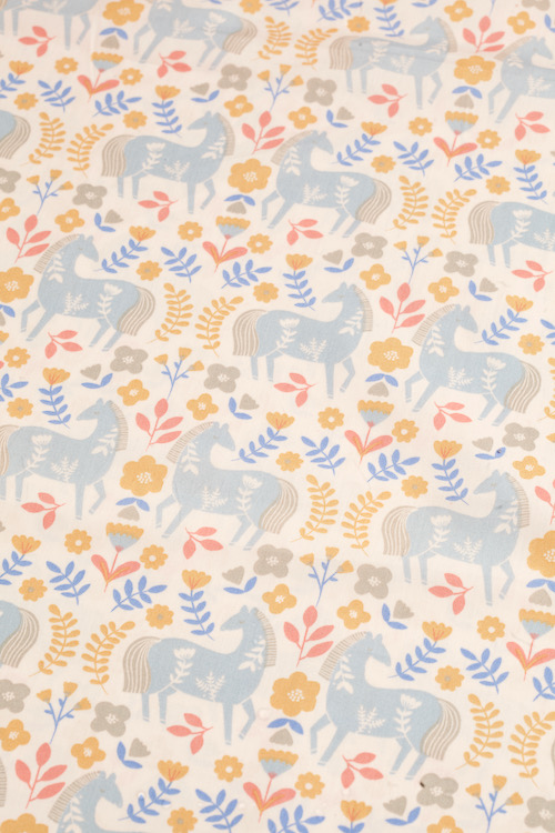 Ткань поплин "Лошадки в цветах" 